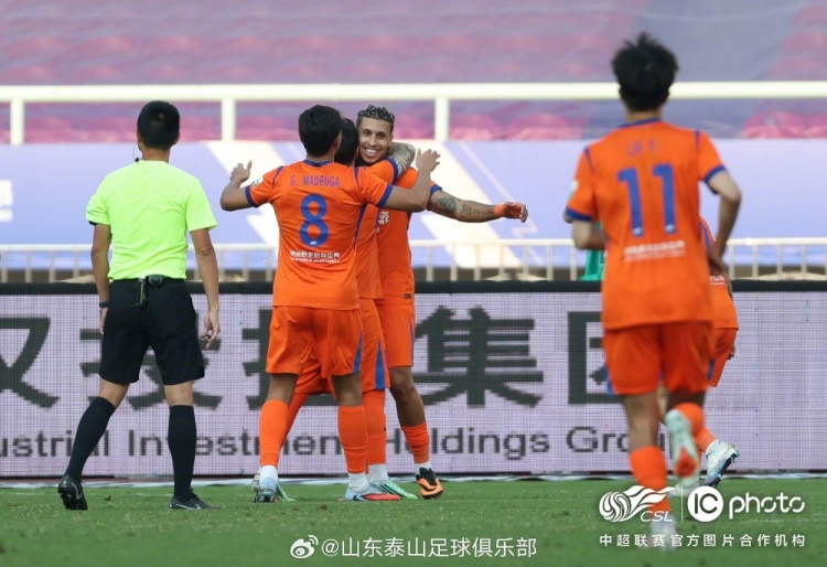 10月24日，中超联赛第29轮，最终山东泰山在客场5:3战胜武汉三镇