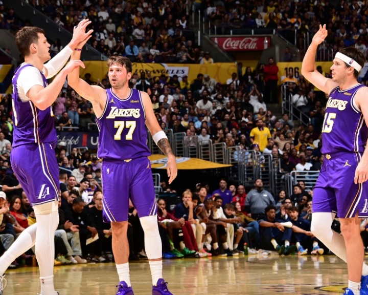 NBA比分预测：湖人vs爵士、篮网vs步行者、雷霆vs快船、尼克斯vs魔术、森林狼vs猛龙、76人vs活塞、国王vs灰熊赛前伤停与核心数据